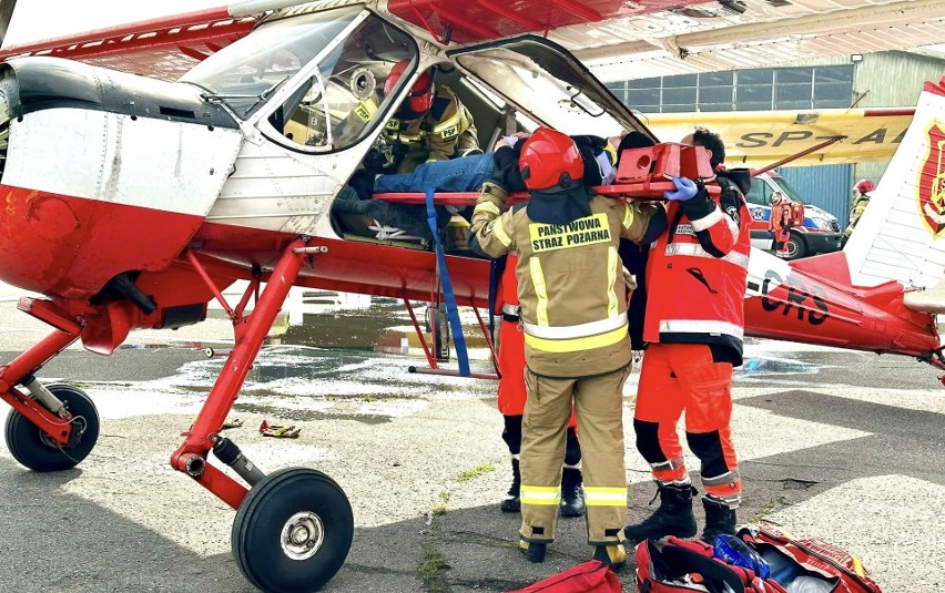Katastrofa lotnicza w Turbi. W zderzeniu dwóch samolotów ranne zostały trzy osoby. Zobacz zdjęcia z efektownych ćwiczeń