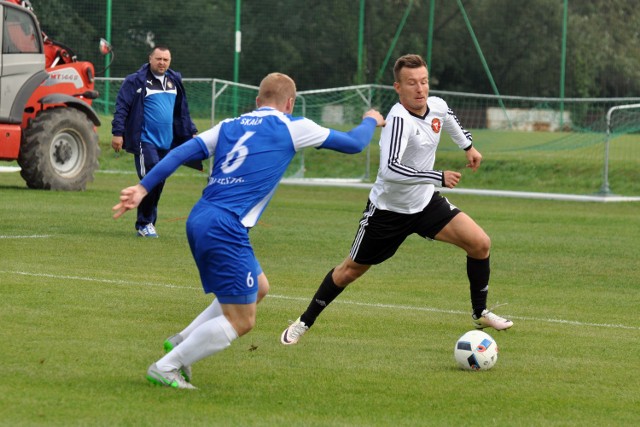 Tomasz Ogar (z prawej) w jesiennej rundzie strzelił 4 gole dla Garbarni