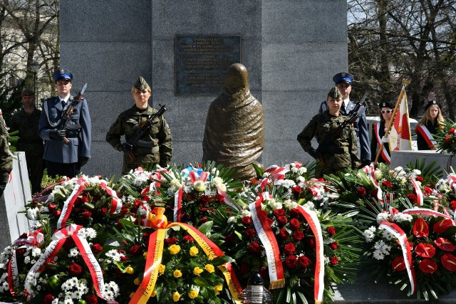 Uroczystości wojewódzkie odbyły się przy Pomniku Ofiar Zbrodni Katyńskiej we Wrocławiu.