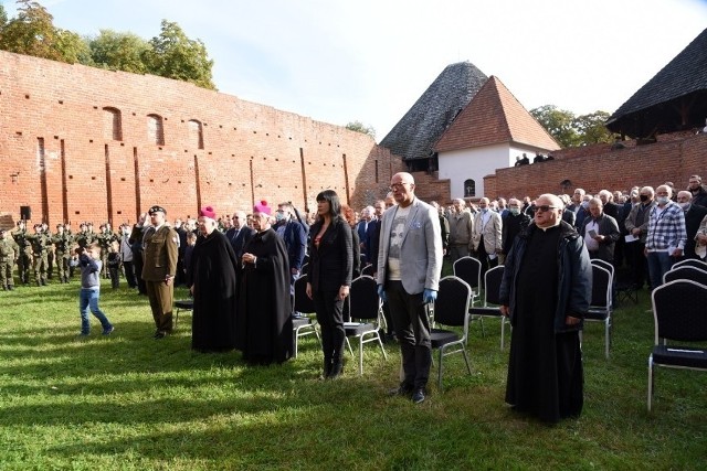 Ósma Pielgrzymka Mężczyzn w Międzyrzeczu. Pomimo pandemii były setki wiernych. A jak oprawa...