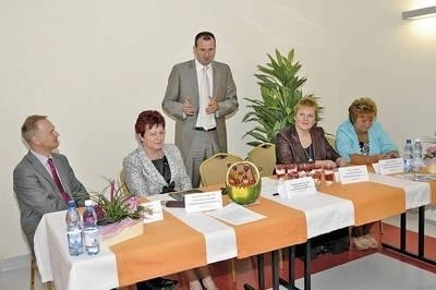 Przedstawiciele spółek: Mateusz Korkuć, prezes Zarządu Uzdrowisko Kołobrzeg SA, Krystyna Jurczak - członek Zarządu Uzdrowisko Rymanów SA, Andrzej Kowalczyk - prezes Zarządu Uzdrowisko Rabka SA, Anna Źrubek - członek Zarządu Uzdrowisko Rabka SA, Anna Mrózek - dyrektor ds. lecznictwa Uzdrowisko Rabka SA Fot. Jan Ciepliński