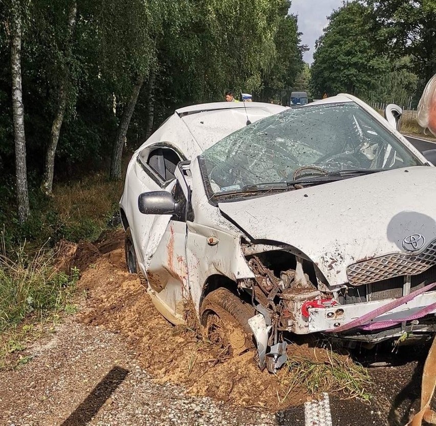 Brojce: Śmiertelny wypadek. Samochód  uderzył w drzewo - 4.09.2020