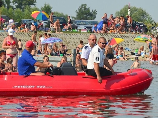 Sezon plażowy nad Jeziorem Tarnobrzeskim już się rozpoczął. Do tej pory dzięki pracy ratowników z Wodnego Ochotniczego Pogotowia Ratunkowego oraz policji nie doszło do żadnych tragicznych zdarzeń.