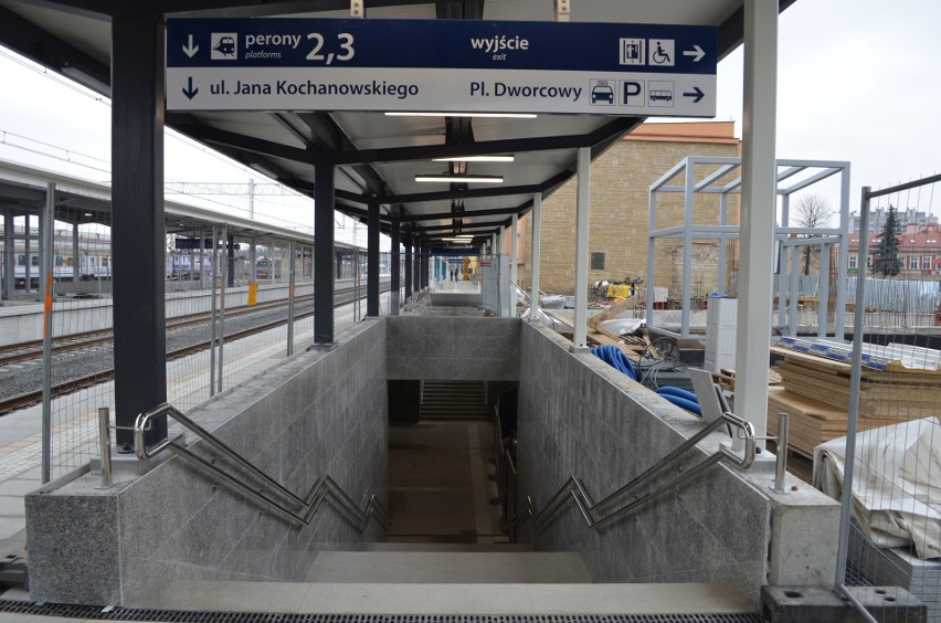 Trwa remont dworca PKP w Rzeszowie. Od dzisiaj na peron...