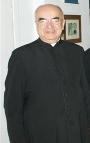Nie żyje pochodzący z Chmielnika, ksiądz Henryk Wesołowski.  Duchowny był administratorem parafii w Jurkowie. Miał 69 lat