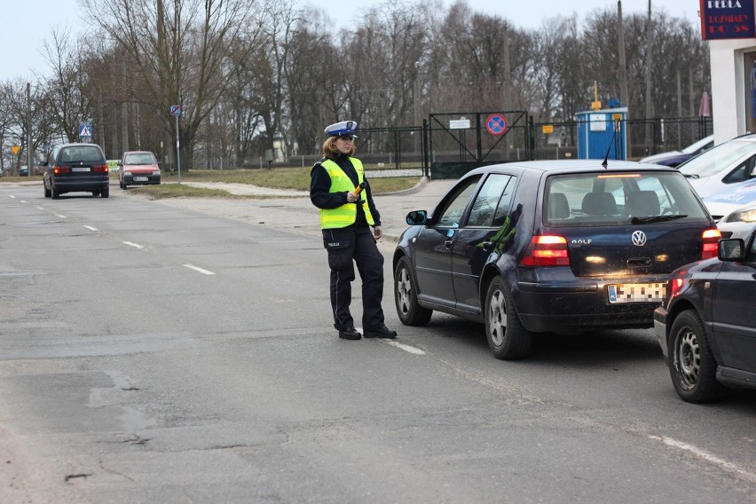 Policjanci sprawdzali trzeźwość kierowców na ul. Szarych...