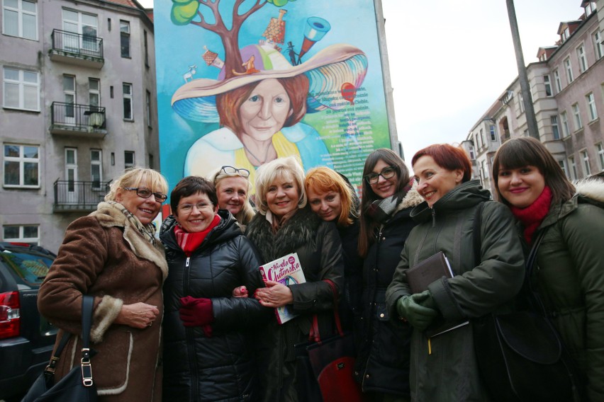 W Słupsku oficjalnie otwarto mural poświęcony Wandzie Chotomskiej 