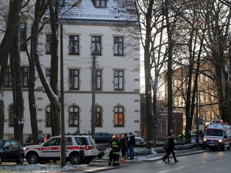 Alarm wszczął więzień na prośbę kolegi, którego czekała...