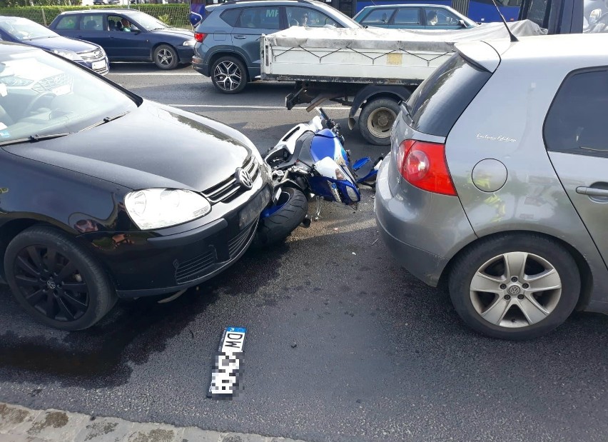 Wypadek na Legnickiej. Kobieta wjechała w motocykl