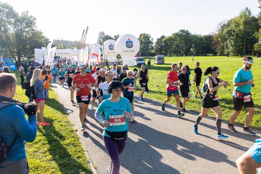 Święto biegowe w Rzeszowie. W sobotę Bieg na Piątkę, w niedzielę Maraton Rzeszowski. Start i meta na Rynku