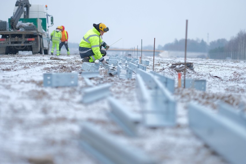 Budowa S17. Dojedziemy ekspresówką do Garwolina w połowie 2019 r. (ZDJĘCIA i WIDEO Z DRONA)