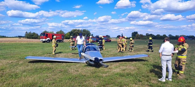 Awaryjne lądowanie samolotu w miejscowości Watorowo w powiecie chełmińskim, gmina Kijewo Królewskie.