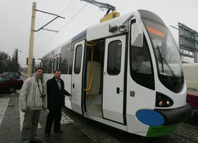 To najnowsze dziecko szczecińskich tramwajarzy, czyli dwa wagony, które od podstaw zbudowano w warsztatach MZK. Żaden szczeciński tramwaj nie wygląda tak nowocześnie.