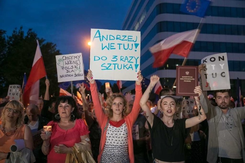 Kraków. Kolejny dzień protestów. Tym razem pod hasłem "Idziemy po trzecie VETO" [ZDJĘCIA]