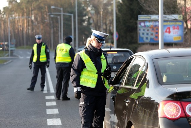 Na ul. Batorego w Zielonej Górze policjanci sprawdzali trzeźwość przejeżdżających kierowców.