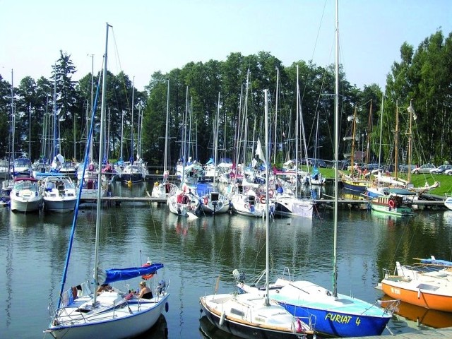 Port jachtowy "TKK Korektywa&#8221; położony jest w miejscowości Piaski niedaleko Rucianego-Nidy nad Jeziorem Bełdany. Latem odwiedzają go tysiące żeglarzy.