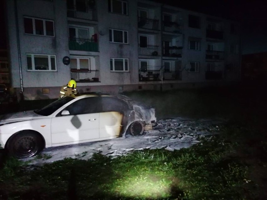 Pożar samochodu osobowego przy ulicy Kochanowskiego w Czaplinku [ZDJĘCIA]
