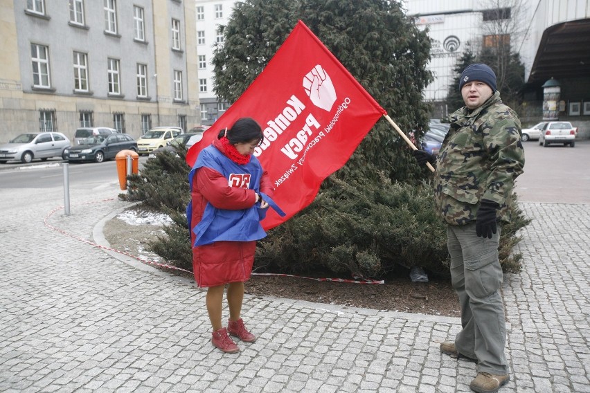 Strajk generalny: Pikieta przed Urzędem Wojewódzkim w Katowicach [ZDJĘCIA, WIDEO]