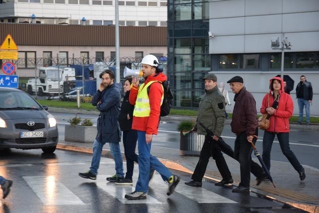 Lotnisko chce mieć nowy pas, mieszkańcy protestują [WIDEO]