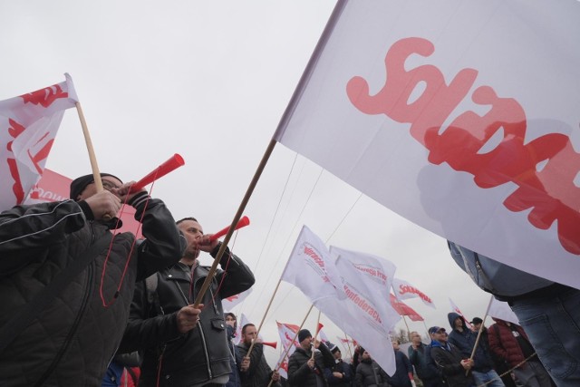 Strajkujący pracownicy odrzucili propozycję Solarisa.