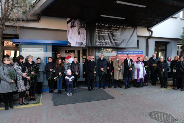 Pożegnanie prof. Mariana Zembali w Śląskim Centrum Chorób Serca w Zabrzu. Zobacz kolejne zdjęcia. Przesuwaj zdjęcia w prawo - naciśnij strzałkę lub przycisk NASTĘPNE