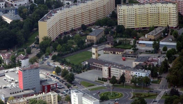 Najwyższa gęstość zaludnienia jest w stolicy województwa Podkarpackiego - Rzeszowie, 1864 osoby na km kwadratowy.