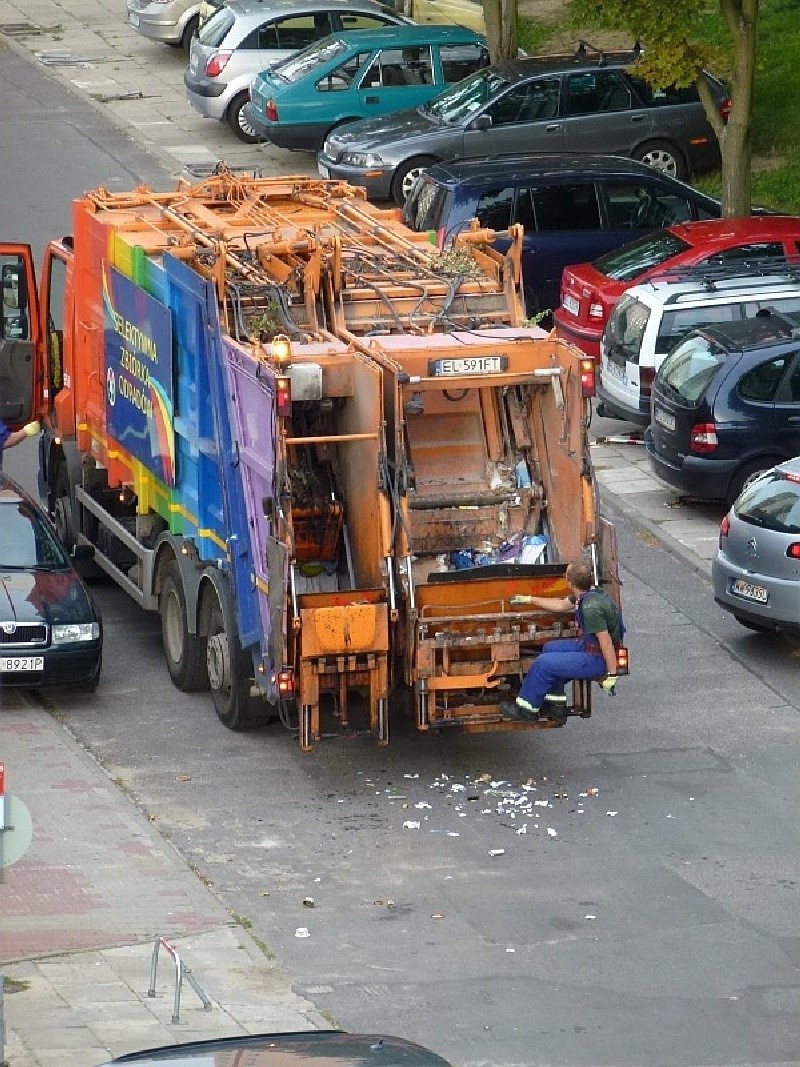 Odbierali śmieci na Retkini i... naśmiecili! Magistrat twierdzi, że nakłada za to kary [zdjęcia]