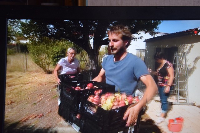 Kadr z dziennika telewizyjnego France 2 z dnia 16 września 2021