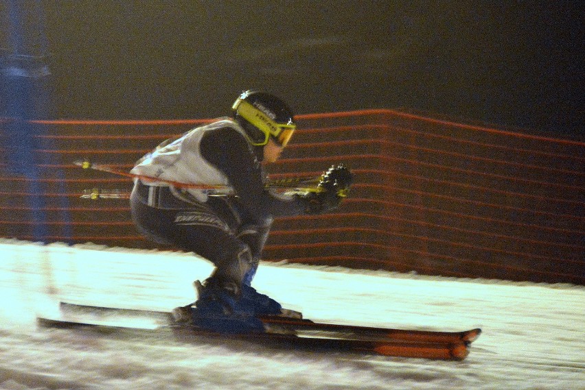 Zawody narciarsko-snowboardowe na Stadionie w Kielcach. Rywalizowały dzieci i dorośli 