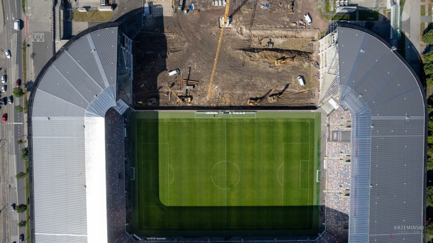 Na Arenie Zabrze trwa budowa ostatniej części stadionu...
