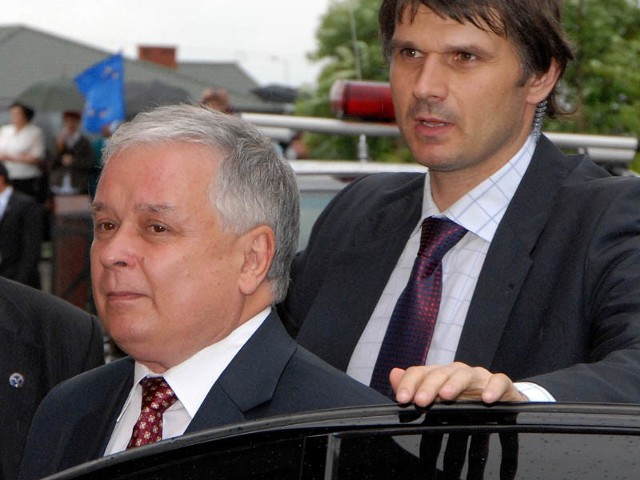 Wśród ofiar katastrofy smoleńskiej jest prezydent Lech Kaczyński oraz Paweł Janeczek, oficer Biura Ochrony Rządu.