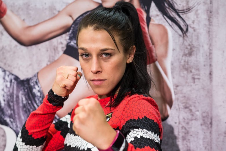 Joanna Jędrzejczyk straciła pas UFC podczas gali UFC 217....