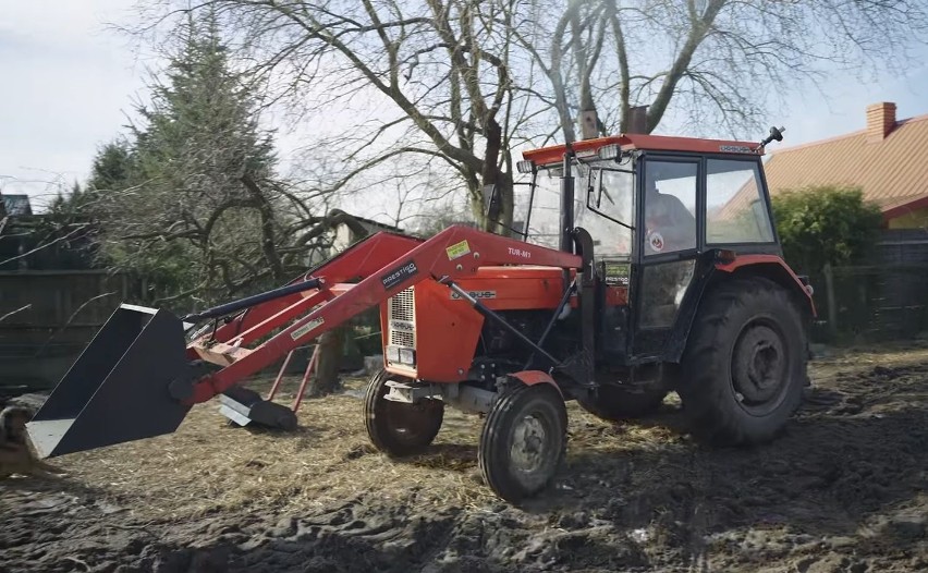 Rolnicy.Podlasie. Koniec z błotem na podwórku w Plutyczach!...