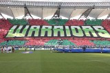 Oprawa Warriors na Żylecie. Kibice na meczu Legia Warszawa - Jagiellonia Białystok. Pełen stadion na hicie PKO Ekstraklasy. Zobacz zdjęcia