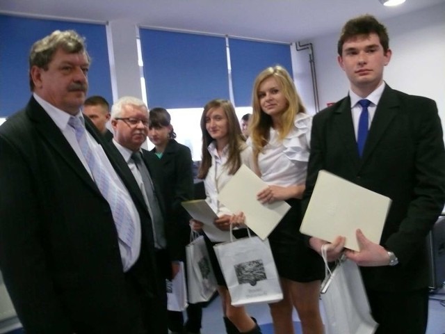 Honory gospodarzy wtorkowej uroczystości pełnili Jan Moskwa- starosta pińczowski i jego zastępca Marek Omasta.