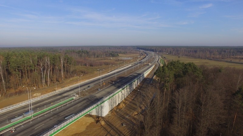 Prace na S7 koło Skarżyska-Kamiennej na finiszu. Ułożyli już ostatnią warstwę nawierzchni [ZDJĘCIA]