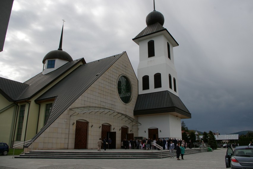 Dzisiaj w parafii św. Jadwigi dzieci przyjęły Pierwszą Komunię Świętą