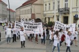 Lekarze rezydenci i studenci protestowali w Kielcach