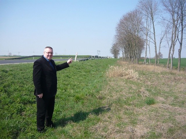 - Ten odcinek ścieżki jest bardzo potrzebny, nie tylko ze względów bezpieczeństwa, ale także z przesłanek czysto praktycznych - tłumaczy burmistrz Pakości Wiesław Kończal.