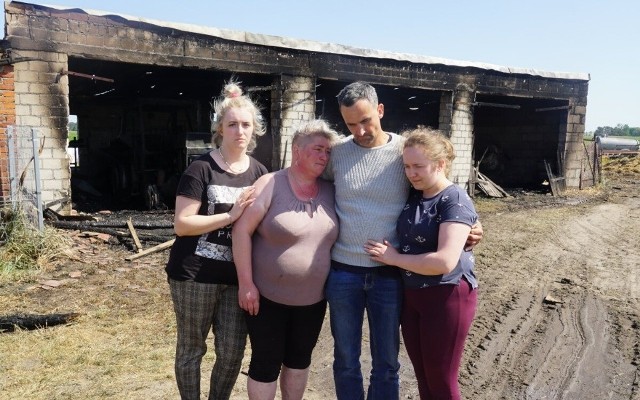 Pana Tomasza i jego rodzinę spotkała straszna tragedia. 10 czerwca w pożarze gospodarstwa zginęła jego siostra. Stracił też zwierzęta, czyli źródło dochodu.