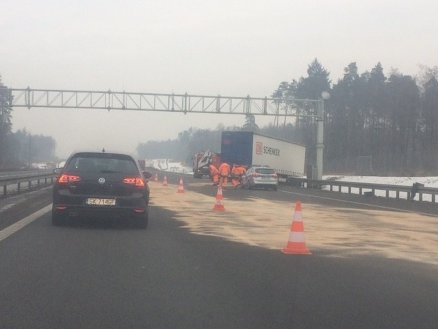 Wypadek ciężarówki na autostradzie A1