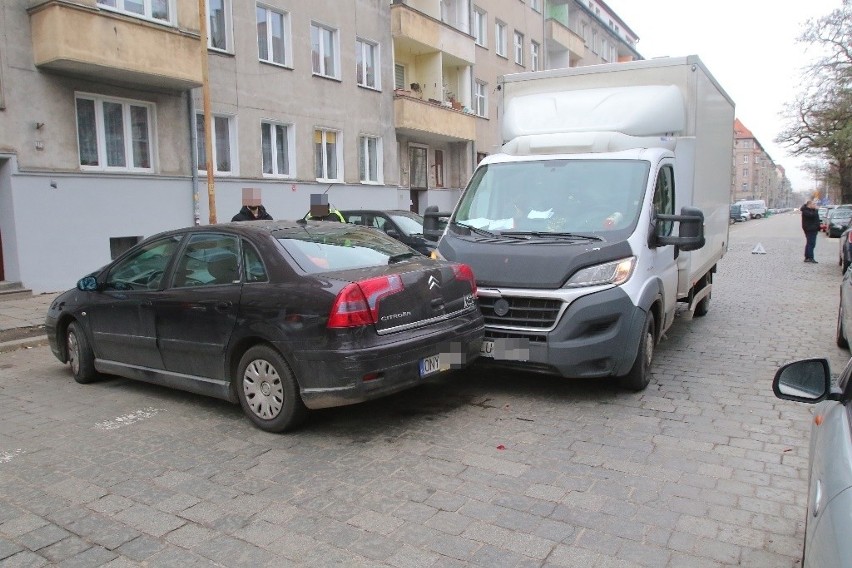 Zderzenie na ul. Nowowiejskiej we Wrocławiu. Żaden z kierowców nie czuł się winny