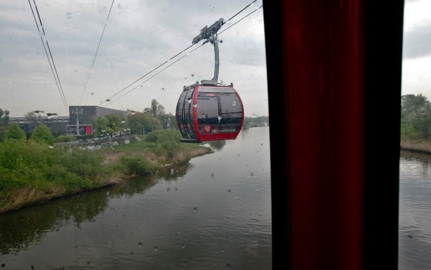 We Wrocławiu kolejka łączy Politechnikę Wrocławską z nowym...