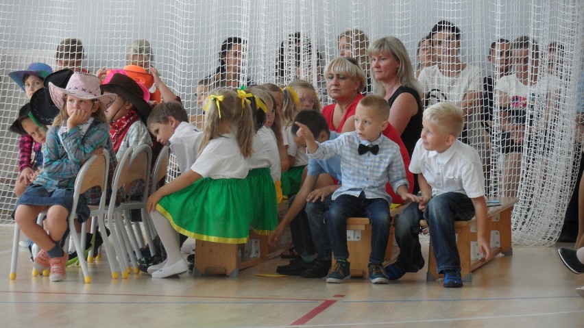 Miejska inauguracja roku szkolnego 2016/17 w Tychach. Zespół...