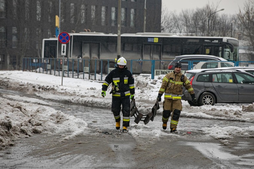 Akcja strażaków podczas pożaru archiwum miejskiego w...