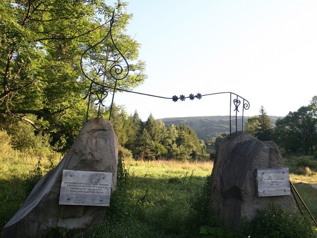 Pomnik "poległych" będzie drugim na tej przełęczy i stanie obok głazów Harasymowicza.