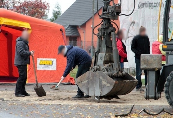 W czwartek, 6 listopada policyjni technicy kryminalistyki przeszukiwali posesję przy Sulechowskiej. To budynek naprzeciwko pustostanu, koło którego znaleziono szczątki Beaty N., po drugiej stronie ulicy.