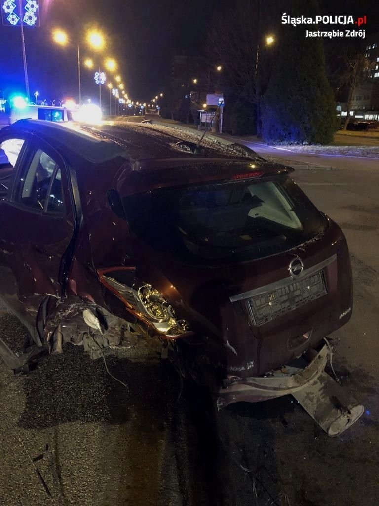 Wypadek w Jastrzębiu: poważne zderzenie volkswagena passata...