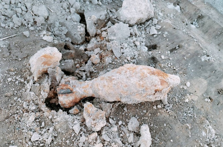 Niewybuch w Godlewie-Warszach. Granat moździerzowy został znaleziony podczas prac na działce 9.05.2023