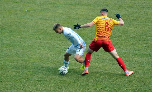 Stal Rzeszów wygrała w niedzielę ze Zniczem Pruszków 1:0. Zwycięskie trafienie zanotował 17-letni Ramil Mustafaev. Mecz odbył się w Stalowej Woli. Zobaczcie zdjęcia.